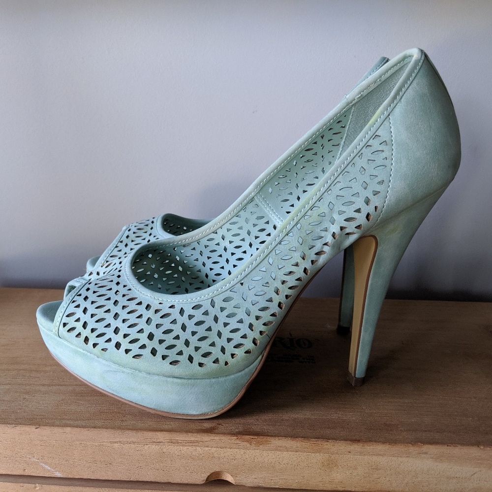 Super cute suede platform pumps - by Apt. 9 - size